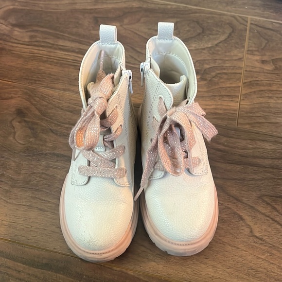 Girl’s Boots - Picture 1 of 4